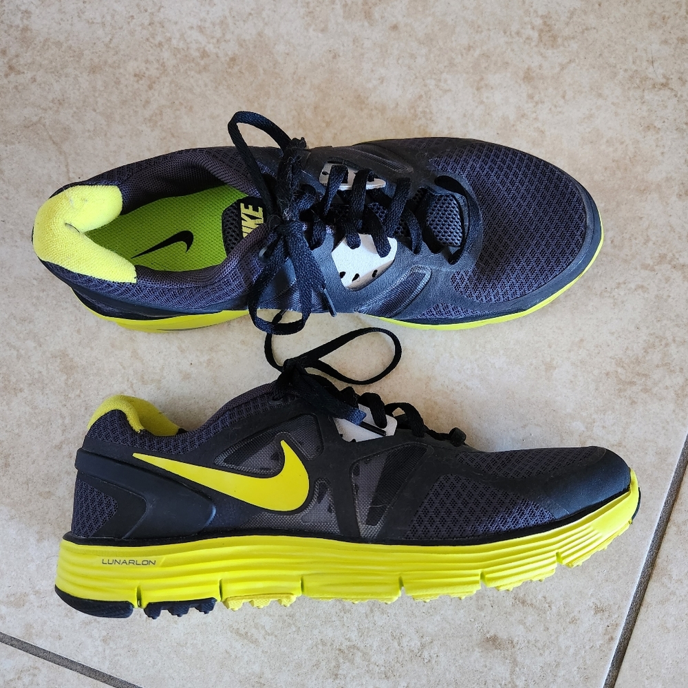 NWOT  Nike - Lunarglide 3 - lime green & black tennis shoes